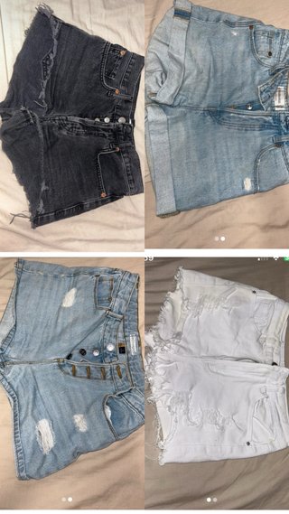 Pack 4 Vaqueros Cortos. Uno por 2€, los 4 por 6€.
