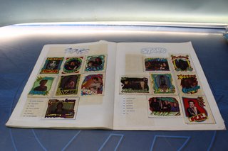 Álbum de cromos: Álbum de Escudos. DIDEC, 1981. Incompleto.