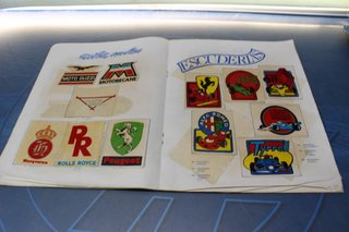 Álbum de cromos: Álbum de Escudos. DIDEC, 1981. Incompleto.