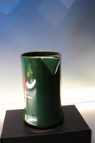 Jarra de porcelana J&B