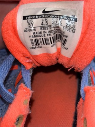 Zapatillas Nike Azules y Naranjas