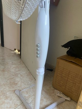 Ventilador de pie blanco