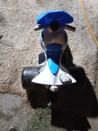Moto de policía para niños