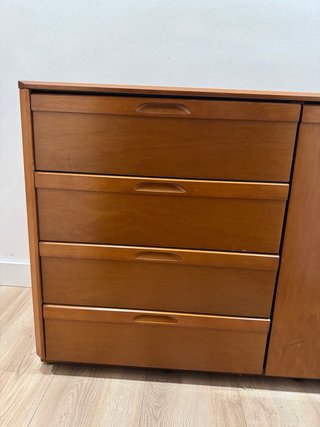 Cómoda de madera marrón
