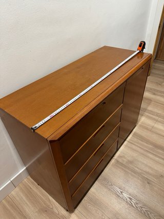 Cómoda de madera marrón