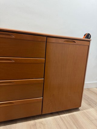Cómoda de madera marrón