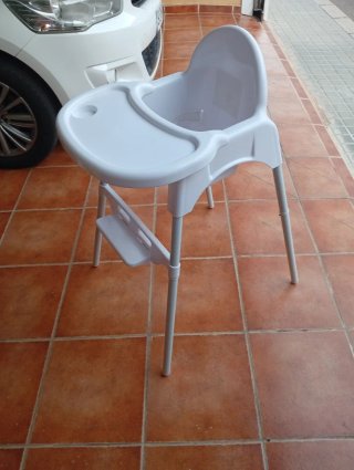 Trona de bebé blanca