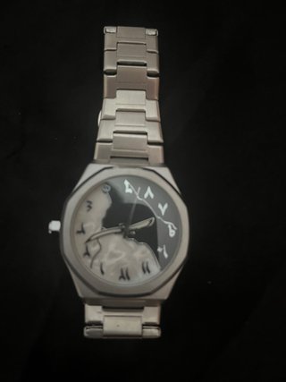 Reloj de pulsera con diseño árabe