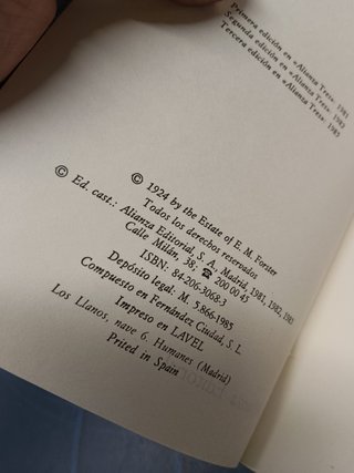 2 libros, PASAJE A LA INDIA - E.M. FORSTER + el pensamiento de la india
