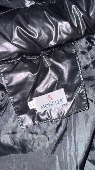 Chaqueta Moncler Negra con Capucha