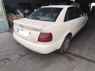 Audi 220920 centralita motor uce 0281001834 a4 2.5