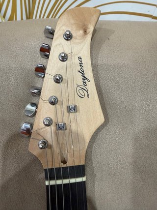 Guitarra Eléctrica Daytona Stratocaster ST-309