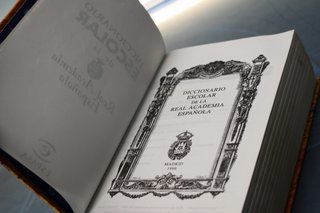 Diccionario Escolar de la Real Academia Española. Espasa Calpe, 1996.