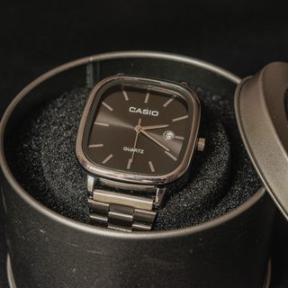 Reloj Casio Cuadrado Negro y Plateado