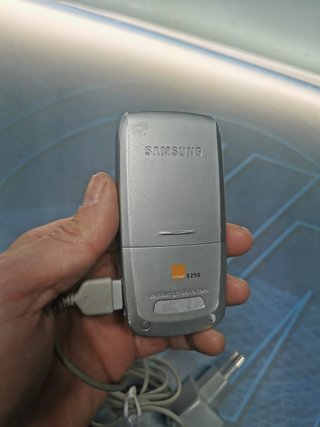 Teléfono, movil,  SAMSUNG SGH-E250 color plata- orange