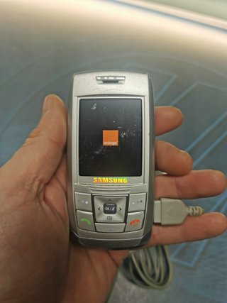 Teléfono, movil,  SAMSUNG SGH-E250 color plata- orange