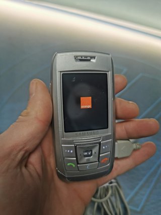 Teléfono, movil,  SAMSUNG SGH-E250 color plata- orange