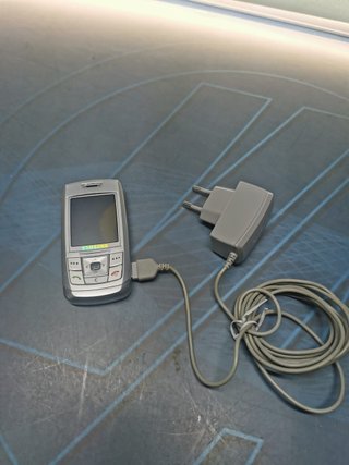 Teléfono, movil,  SAMSUNG SGH-E250 color plata- orange