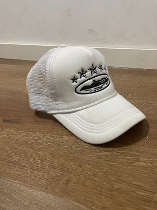 Gorra Corteiz Blanca Trucker Estrellas