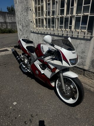 Yamaha FZR Mota