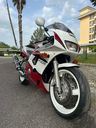 Yamaha FZR Mota