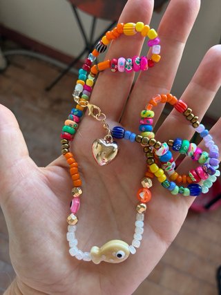 Collana lunga perline colorate con ciondolo cuore