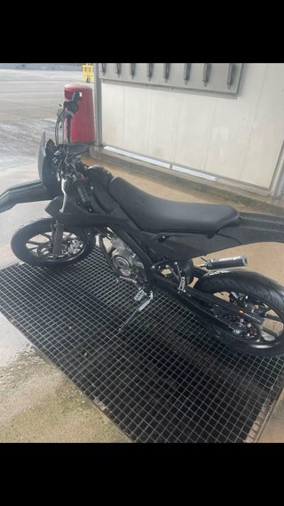 Moto Supermotard Negra 70 airsal Carbu polini 21