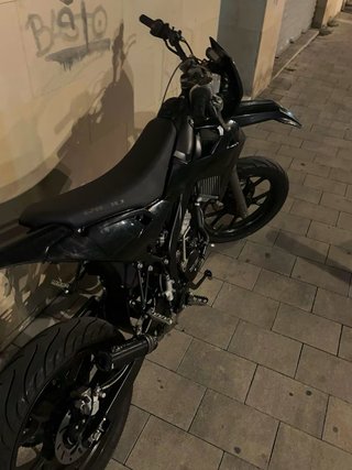Moto Supermotard Negra 70 airsal Carbu polini 21