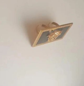 Anello Versace Dorato con Doppio Rivestimento in Oro per Due Dita