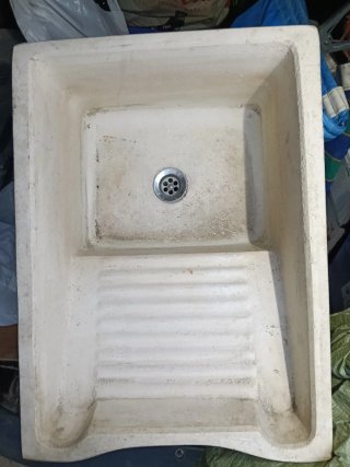 Pila de lavar de piedra