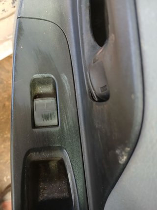 MANDO ELEVALUNAS DELANTERO DERECHO Toyota Yaris (P13)(2014->)