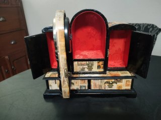 Caja con reloj