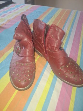 Botines rojos tachas hebilla cremallera 36