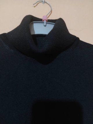 Jersey cuello alto caballero negro