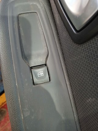 MANDO ELEVALUNAS DELANTERO DERECHO Renault Clio IV (2012->)