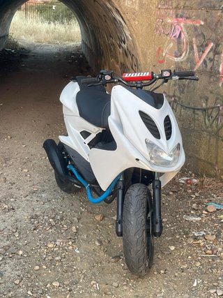 Yamaha Aerox Blanca