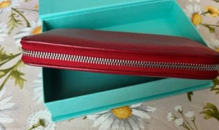 Cartera de piel roja
