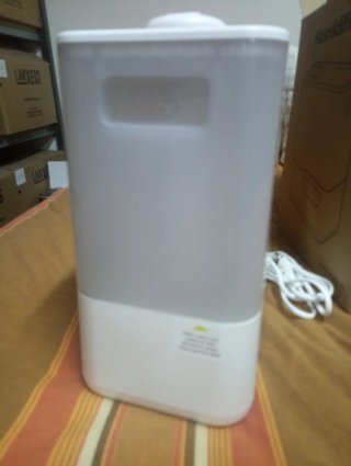 Humidificador Beige y Blanco