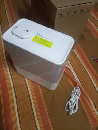 Humidificador Beige y Blanco