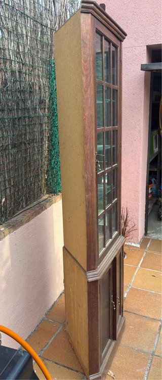 Vitrina antigua de madera y cristal