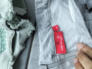 Lote Ropa Niña: Camiseta, Short, Sudadera y falda