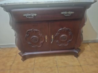 Mueble, espejo y apliques de pared