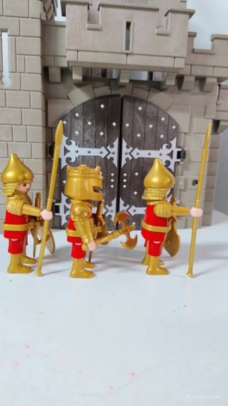 PLAYMOBIL CABALLERO LYS ROJO DORADO CON ESCOLTAS
