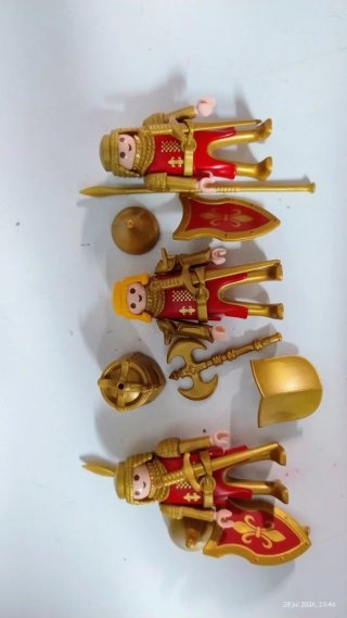 PLAYMOBIL CABALLERO LYS ROJO DORADO CON ESCOLTAS