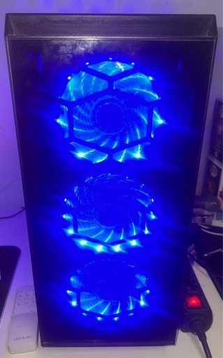PC Gaming con luces LED azules
