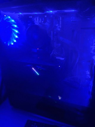 PC Gaming con luces LED azules