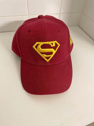 Gorra Superman Roja y Dorada