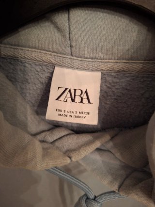Felpa Zara celeste con cappuccio