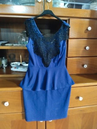 Abito blu con pizzo nero