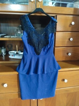 Abito blu con pizzo nero